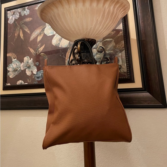 La Rue please check all picture of condition - Picture 6 of 17